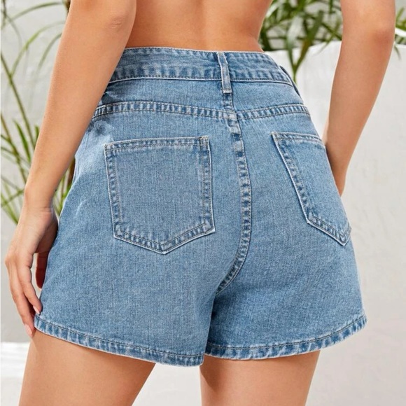 Perfect basic shorts - Picture 2 of 3